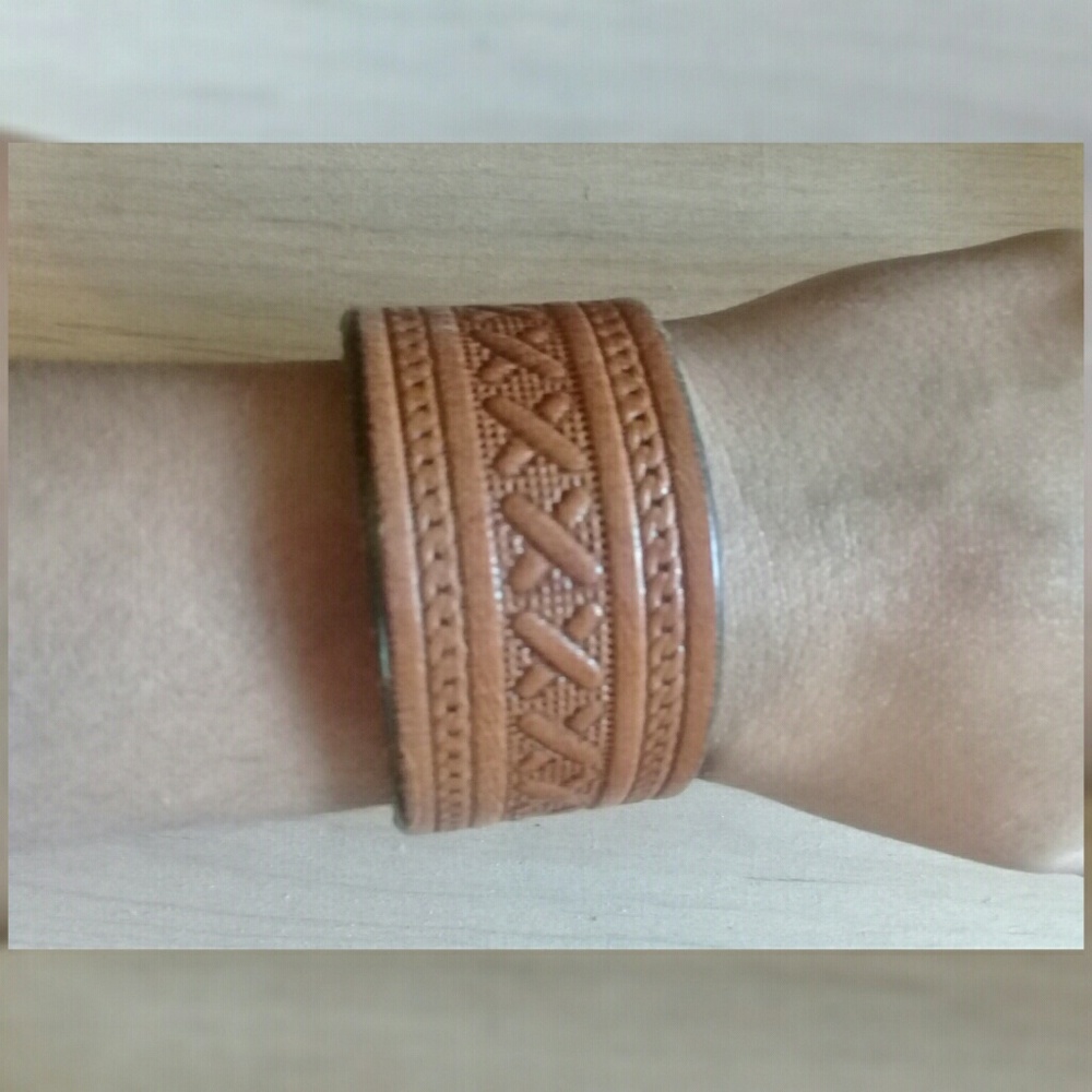 Genuine lether cuff